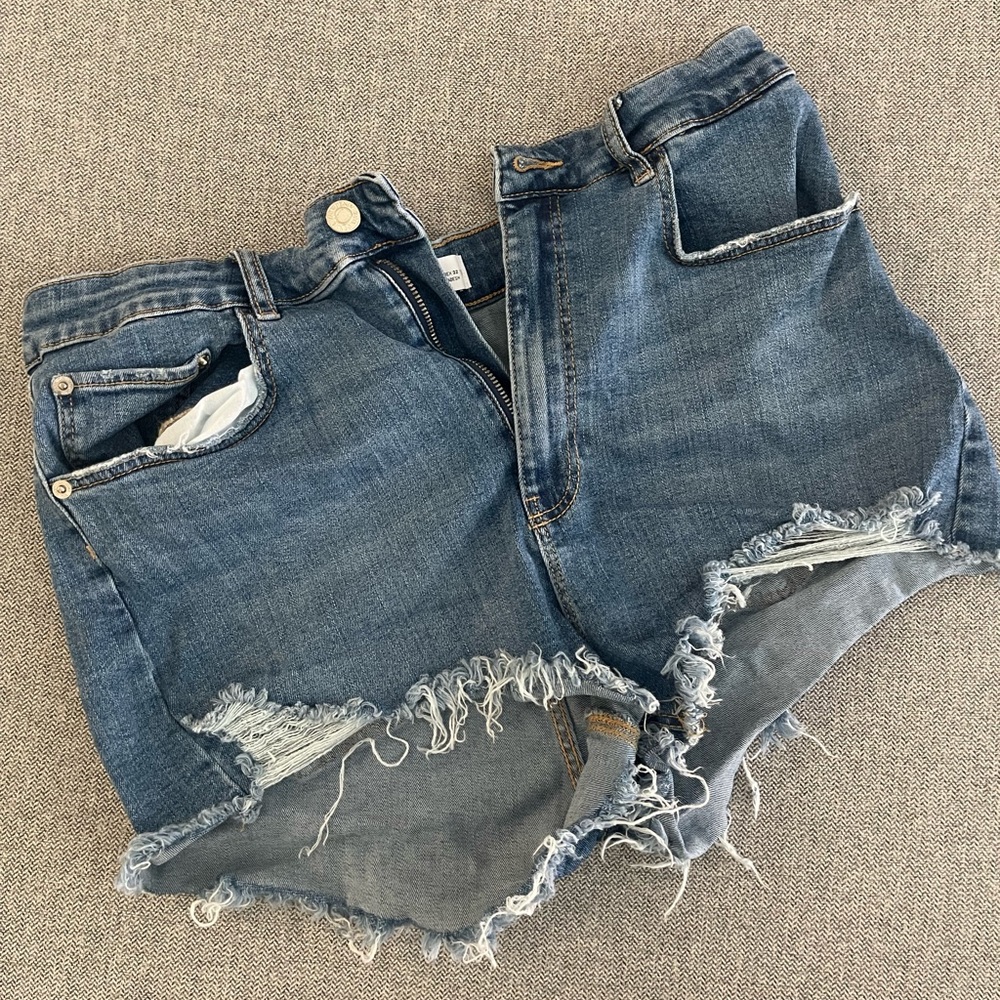ZARA DENIM SHORTS SIZE 10
